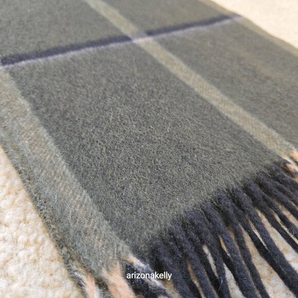 NWOT Cashmere Scarf Dark Green Plaid - Picture 11 of 13